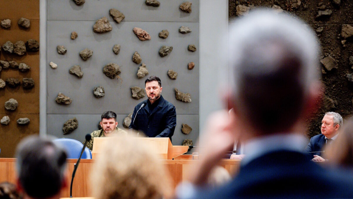 Ο Ζελένσκι ομιλεί ενώπιον της ολλανδικής βουλής στη Χάγη