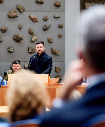 Ο Ζελένσκι ομιλεί ενώπιον της ολλανδικής βουλής στη Χάγη