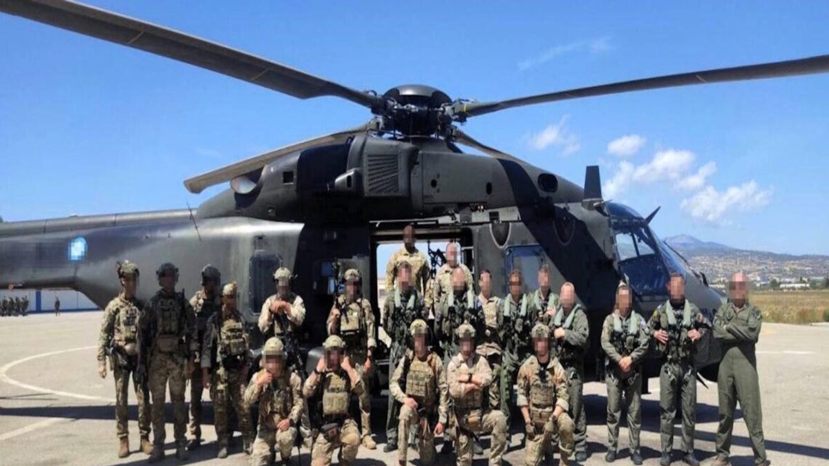 Αμερικανοί στρατιωτικοί «Night Stalkers» με Έλληνες στρατιωτικούς της Αεροπορίας Στρατού