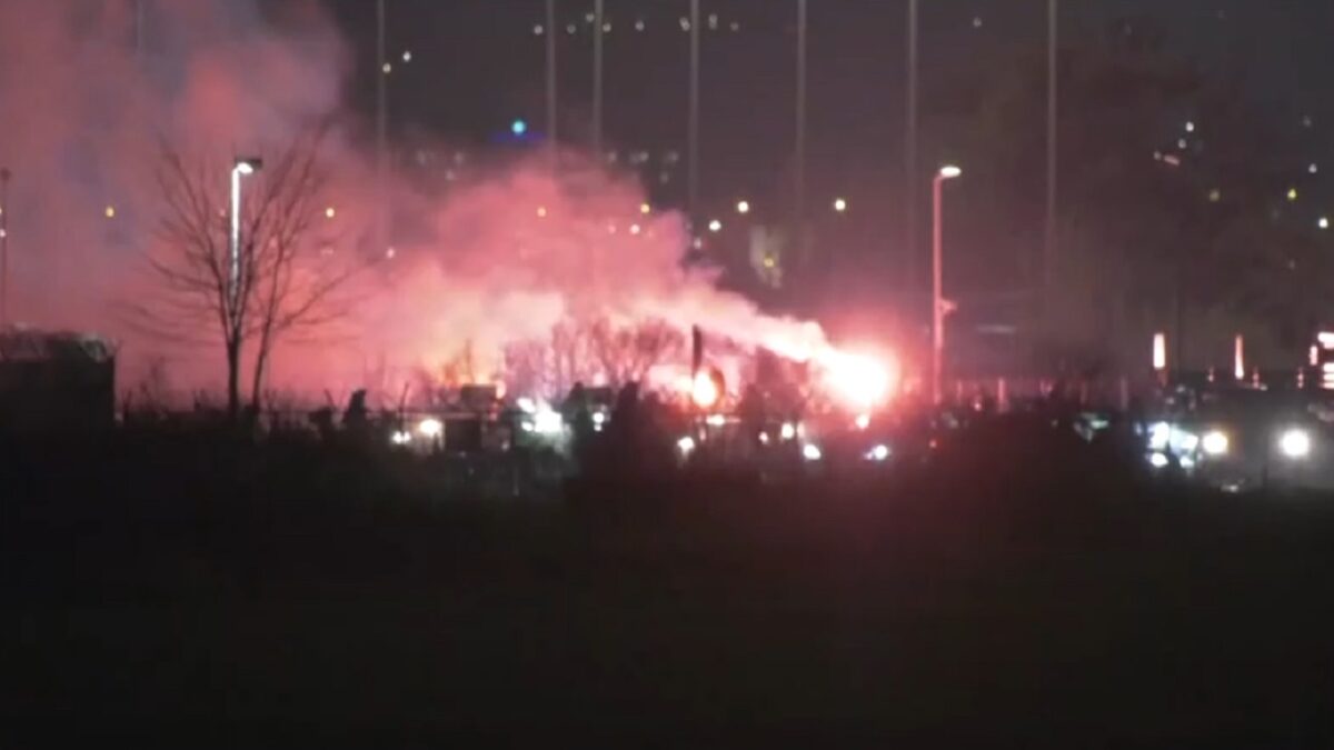 Εικόνα από το αεροδρόμιο «Μακεδονία» από όπου ξεκίνησε η πομπή με τις σορούς