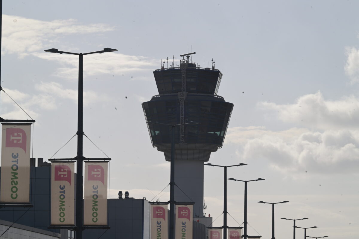 Ο Πύργος Ελέγχου στο αεροδρόμιο της Αθήνας