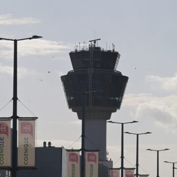Ο Πύργος Ελέγχου στο αεροδρόμιο της Αθήνας