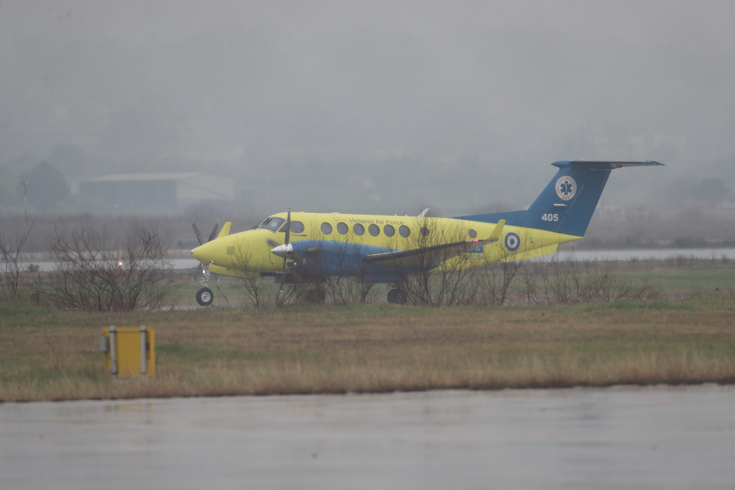 Άφιξη των τραυματιών του τροχαίου δυστυχήματος σε δρόμο της Ρουμανίας στο αεροδρόμιο Μακεδονία στη Θεσσαλονίκη. Πέμπτη 29 Ιανουαρίου 2026  (ΒΑΣΙΛΗΣ ΒΕΡΒΕΡΙΔΗΣ / MOTION TEAM)