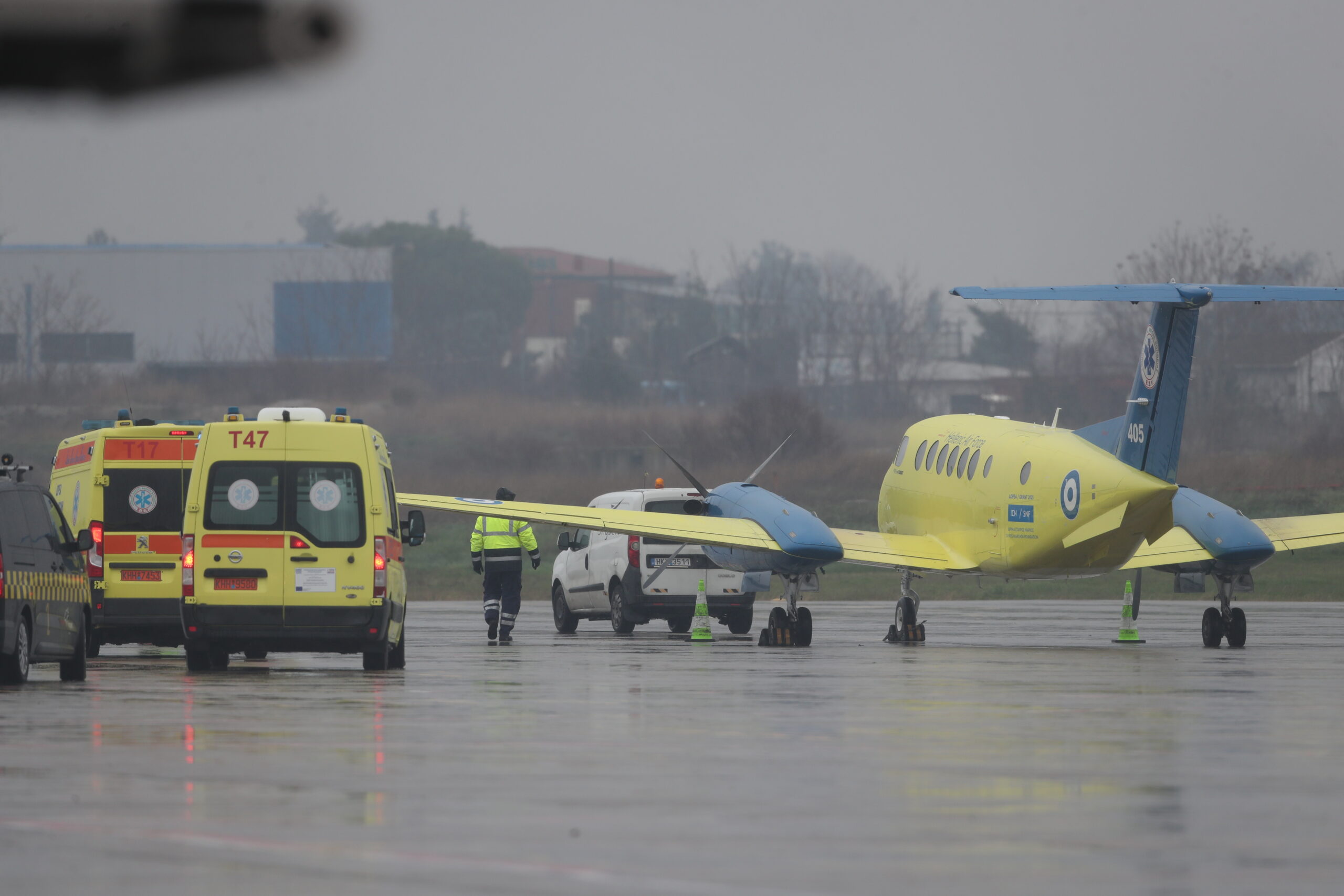 Άφιξη των τραυματιών του τροχαίου δυστυχήματος σε δρόμο της Ρουμανίας στο αεροδρόμιο Μακεδονία στη Θεσσαλονίκη. Πέμπτη 29 Ιανουαρίου 2026  (ΒΑΣΙΛΗΣ ΒΕΡΒΕΡΙΔΗΣ / MOTION TEAM)