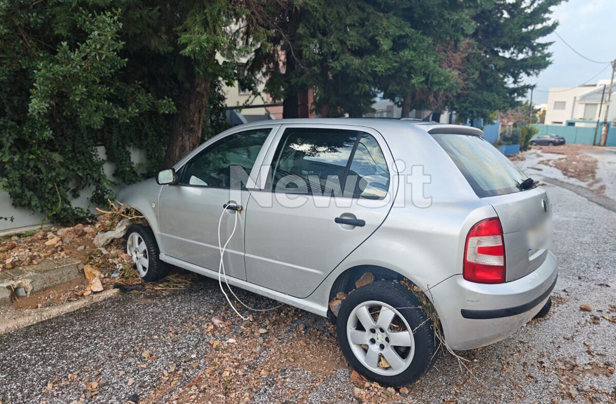 Το αυτοκίνητο που εγκλωβίστηκε η άτυχη γυναίκα