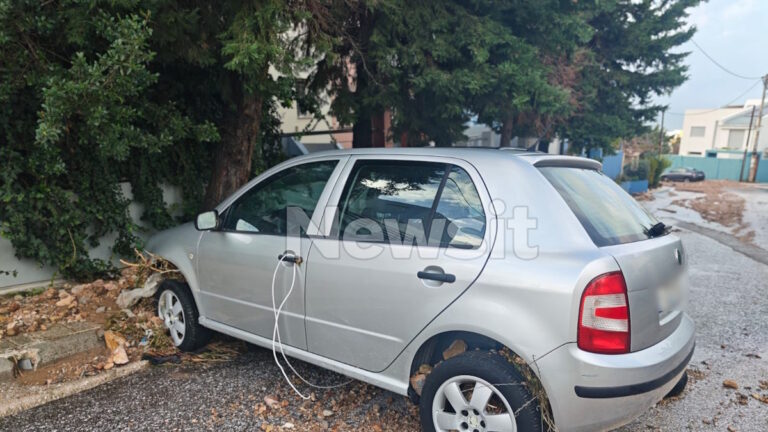 Το αυτοκίνητο που εγκλωβίστηκε η άτυχη γυναίκα