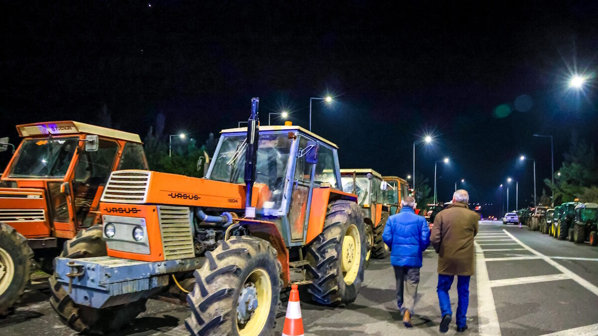 Αγρότες στα μπλόκα