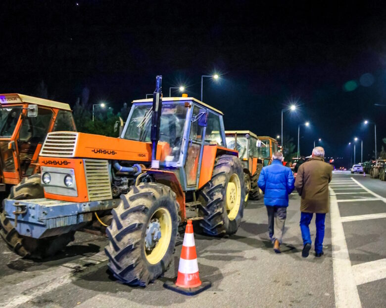 Αγρότες στα μπλόκα