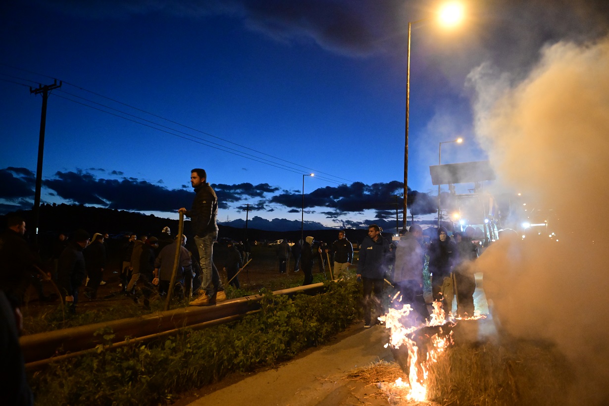 ΕΠΕΙΣΟΔΙΑ ΣΤΟ ΜΠΛΟΚΟ ΤΩΝ ΑΓΡΟΤΩΝ ΣΤΟ ΚΑΝΑΒΑΡΙ ΤΗΣ ΒΟΙΩΤΙΑΣ  Πέμπτη 8 Ιανουαρίου 2026 (ΤΑΤΙΑΝΑ ΜΠΟΛΑΡΗ