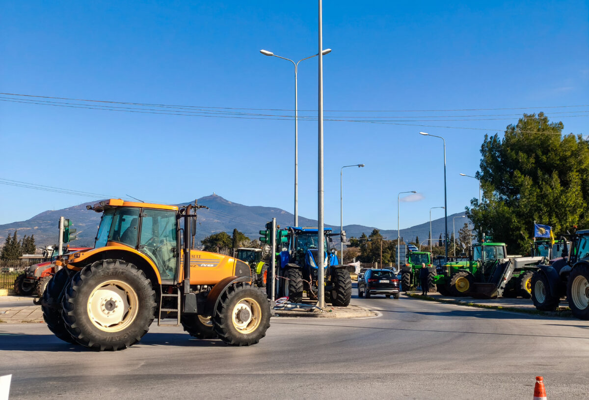 Αγρότες στα μπλόκα