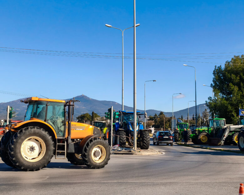 Αγρότες στα μπλόκα