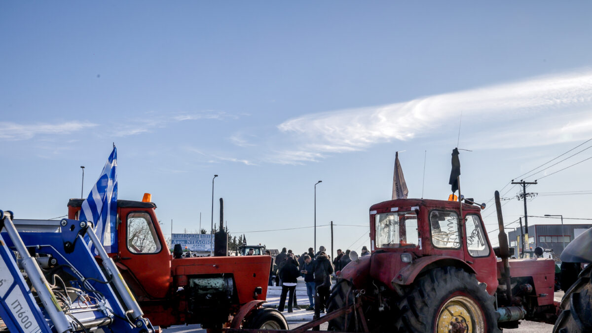 Αγρότες στο μπλόκο της Νίκαιας