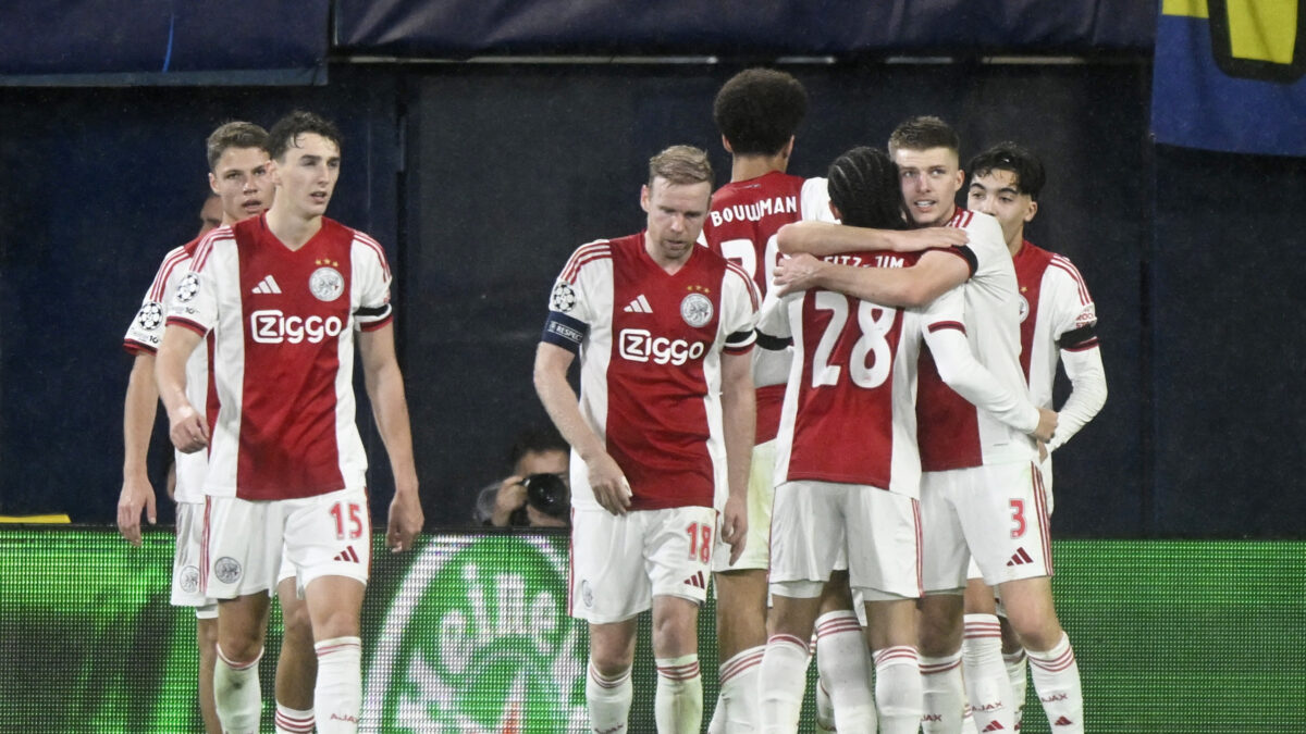 Οι παίκτες του Άγιαξ πανηγυρίζουν στο Champions League