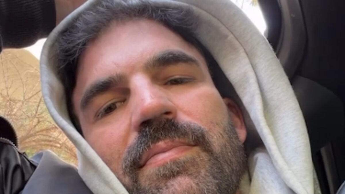 Ο Δημήτρης Αλεξάνδρου στο βίντεο που δημοσιοποίησε