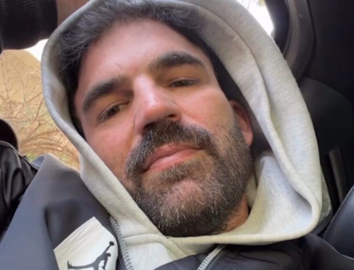 Ο Δημήτρης Αλεξάνδρου στο βίντεο που δημοσιοποίησε