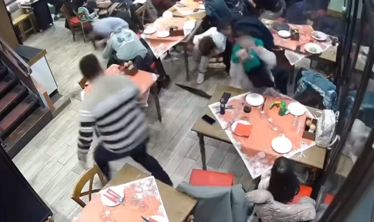 Αλεξανδρούπολη: Η στιγμή που ανεμοστρόβιλος χτυπάει εστιατόριο γεμάτο με κόσμο – Φωνές και σκηνές πανικού