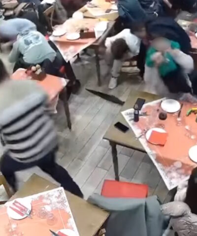 Αλεξανδρούπολη: Η στιγμή που ανεμοστρόβιλος χτυπάει εστιατόριο γεμάτο με κόσμο – Φωνές και σκηνές πανικού