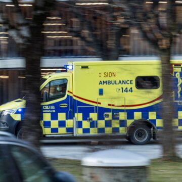 Ασθενοφόρο στο χιονοδρομικό κέντρο στην Ελβετία