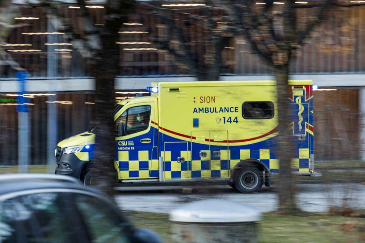 Ασθενοφόρο στο χιονοδρομικό κέντρο στην Ελβετία