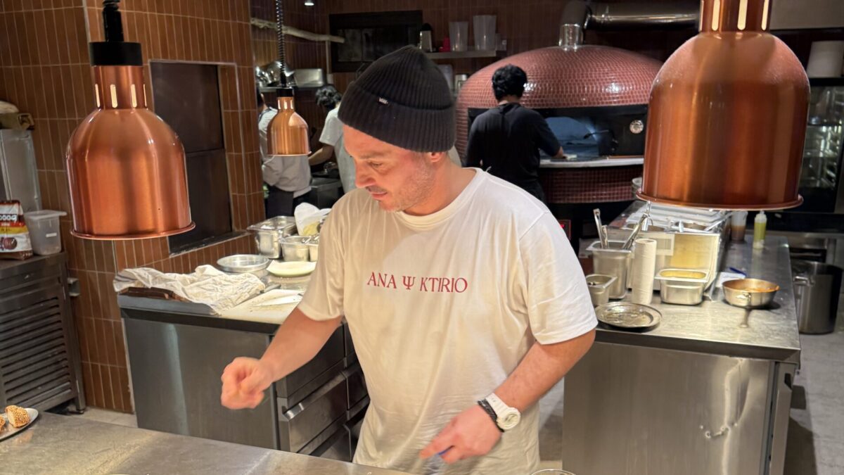 Αναψυκτήριο: Που θα φας μακαρόνια με κιμά και πάστα φλώρα ακούγοντας Coldplay