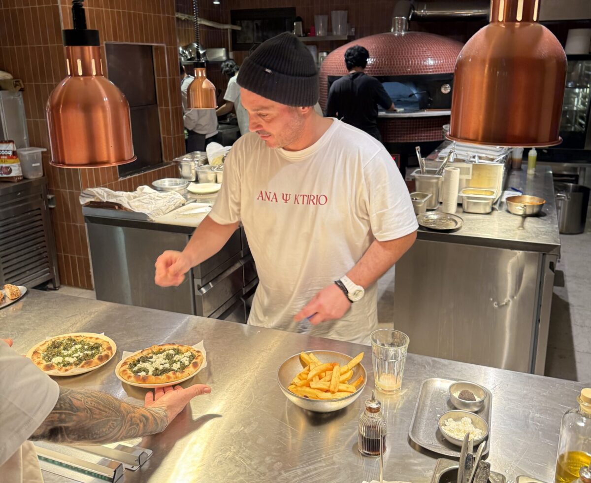 Αναψυκτήριο: Που θα φας μακαρόνια με κιμά και πάστα φλώρα ακούγοντας Coldplay