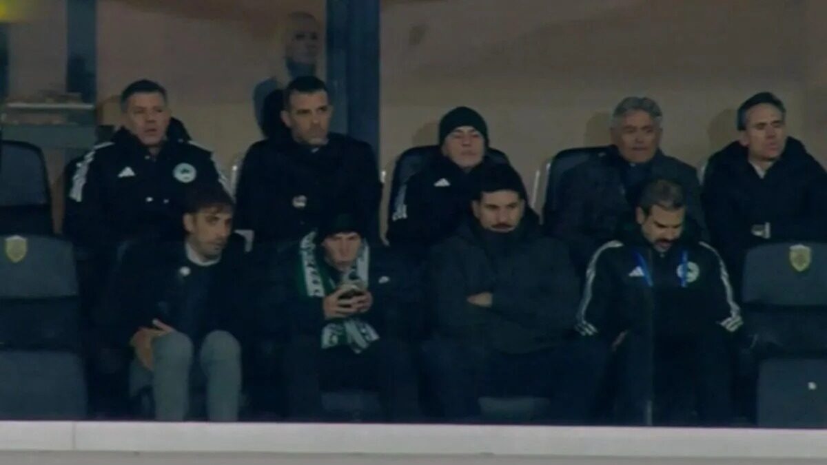 Ο Σαντίνο Αντίνο με τον Γιάννη Αλαφούζο στην Opap Arena για το ΑΕΚ – Παναθηναϊκός