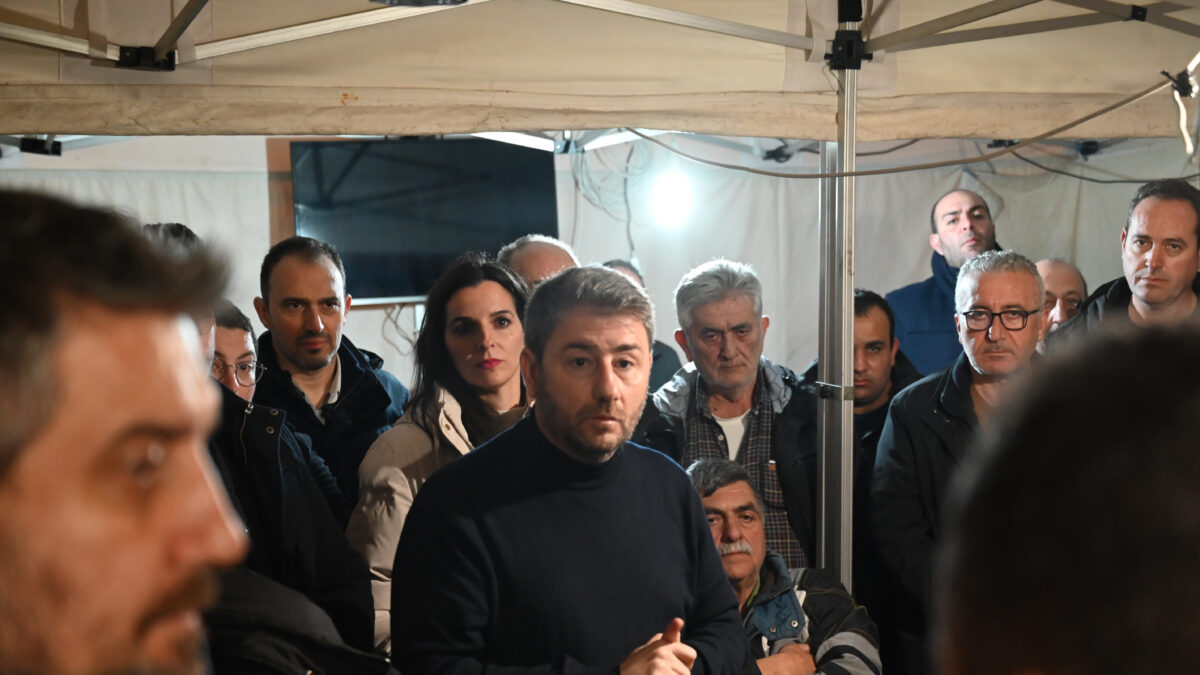 O Νίκος Ανδρουλάκης σε μπλόκο αγροτών