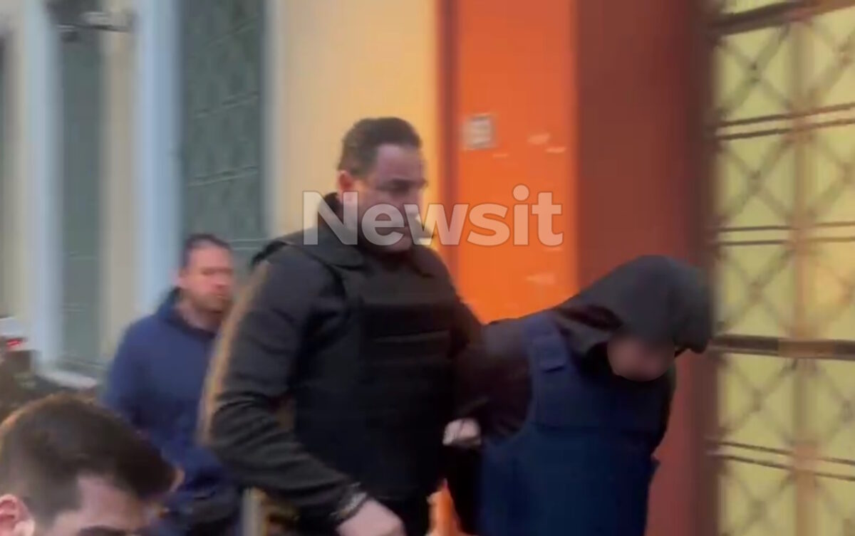 &Sigma;έ&rho;&rho;&epsilon;&sigmaf;: &Sigma;&tau;&alpha; &delta;&iota;&kappa;&alpha;&sigma;&tau;ή&rho;&iota;&alpha; &omicron; 15&chi;&rho;&omicron;&nu;&omicron;&sigmaf; &gamma;&iota;&alpha; &tau;&omicron; &xi;ύ&lambda;&omicron; &mu;έ&chi;&rho;&iota; &theta;&alpha;&nu;ά&tau;&omicron;&upsilon; &sigma;&tau;&omicron;&nu; 17&chi;&rho;&omicron;&nu;&omicron; &ndash; &laquo;&Epsilon;ί&nu;&alpha;&iota; &sigma;&upsilon;&nu;&tau;&epsilon;&tau;&rho;&iota;&mu;&mu;έ&nu;&omicron;&sigmaf;&raquo; &lambda;έ&epsilon;&iota; &omicron; &delta;&iota;&kappa;&eta;&gamma;ό&rho;&omicron;&sigmaf; &tau;&omicron;&upsilon;