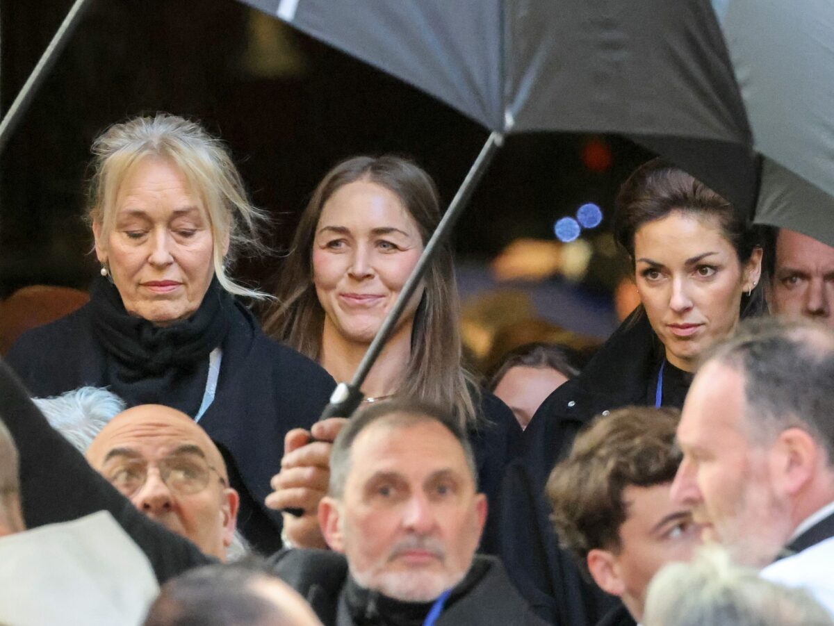 Η νύφη της Μπαρντό Anne-Line Bjerkan και οι εγγονές της Anna Charrier και Théa Charrier στην κηδεία της Γαλλίδασ σταρ