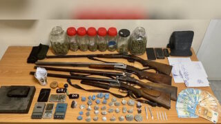 Ναρκωτικά και όπλα