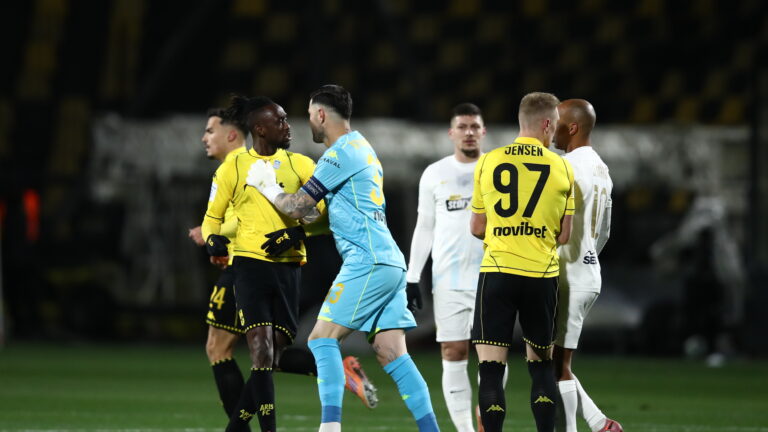 Στιγμιότυπο από το Άρης - ΑΕΚ (ΝΑΣΟΣ ΣΙΜΟΠΟΥΛΟΣ