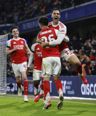 Οι παίκτες της Άρσεναλ πανηγυρίζουν κόντρα στην Τσέλσι