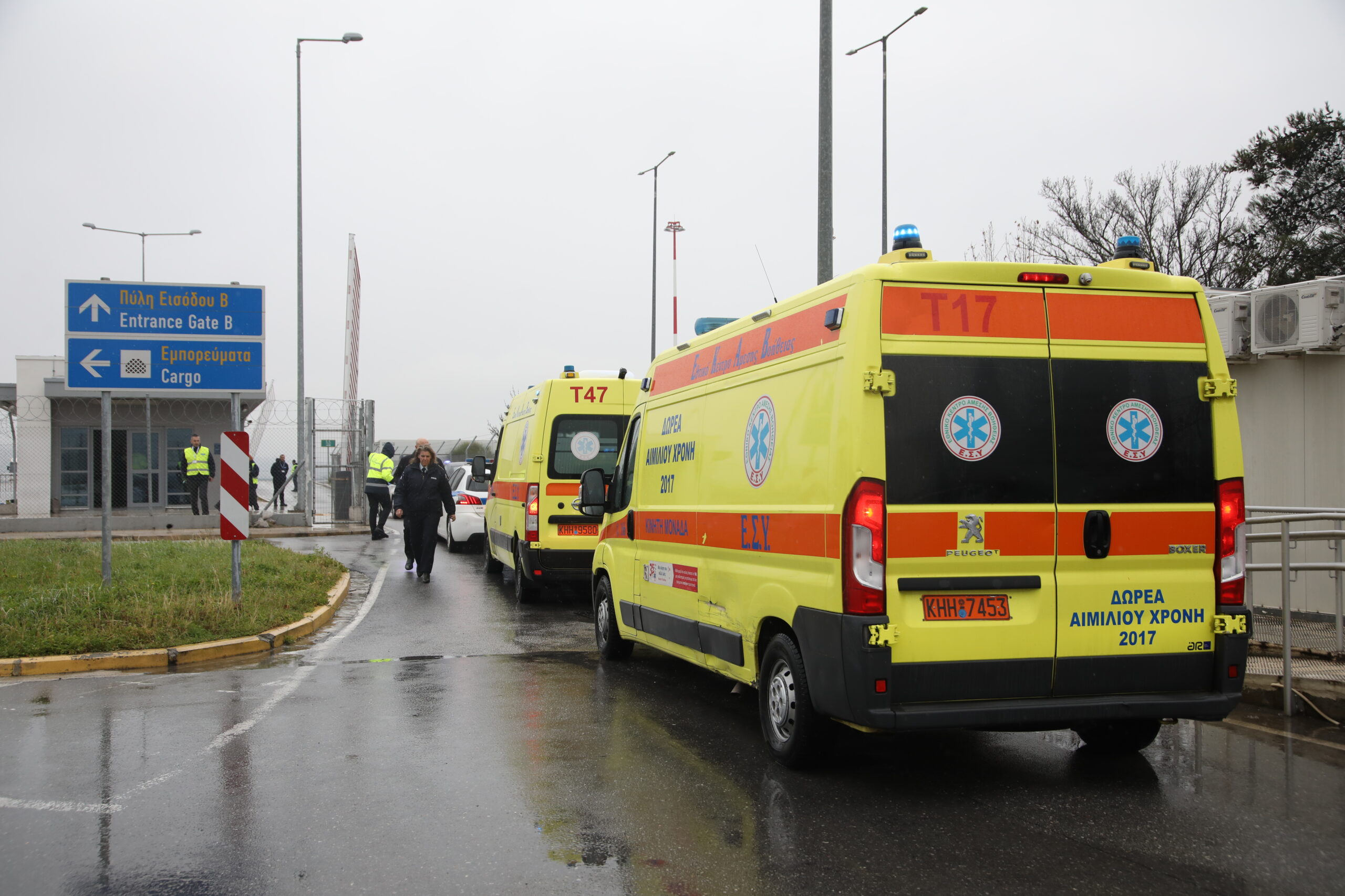 Άφιξη των τραυματιών του τροχαίου δυστυχήματος σε δρόμο της Ρουμανίας στο αεροδρόμιο Μακεδονία στη Θεσσαλονίκη. Πέμπτη 29 Ιανουαρίου 2026  (ΒΑΣΙΛΗΣ ΒΕΡΒΕΡΙΔΗΣ / MOTION TEAM)