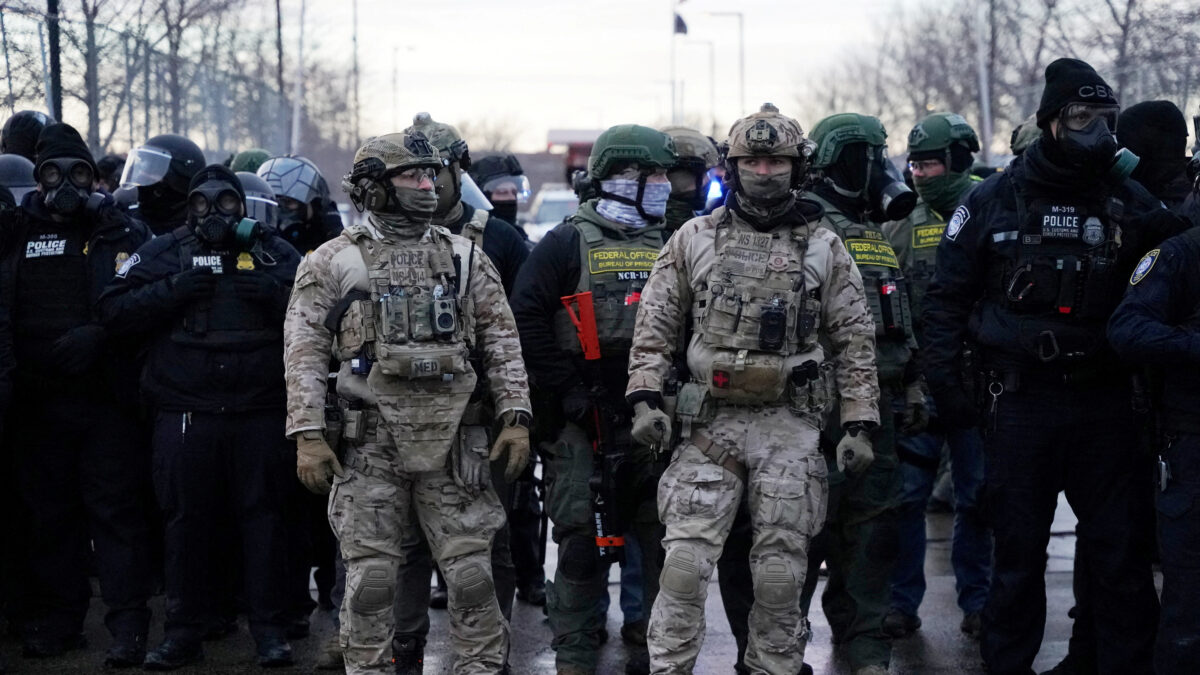 Στρατιώτες