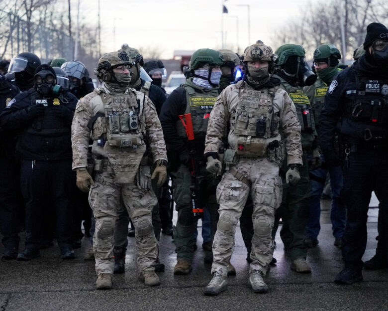 Στρατιώτες