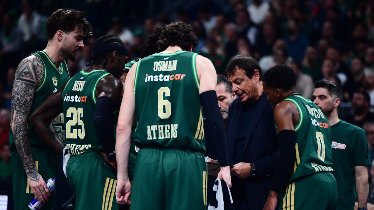 Ο Αταμάν με τους παίκτες του (ΔΗΜΗΤΡΗΣ ΜΠΙΡΝΤΑΧΑΣ