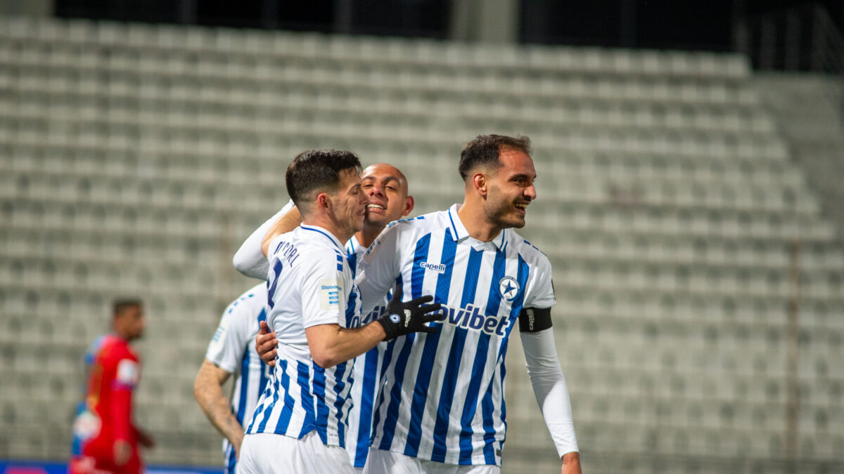 Οι παίκτες του Ατρομήτου πανηγυρίζουν τη νίκη