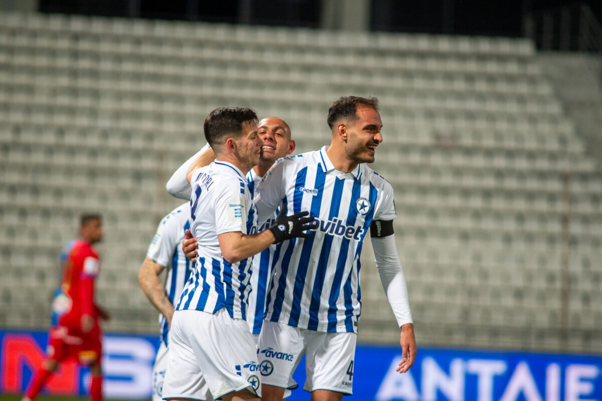 Οι παίκτες του Ατρομήτου πανηγυρίζουν τη νίκη