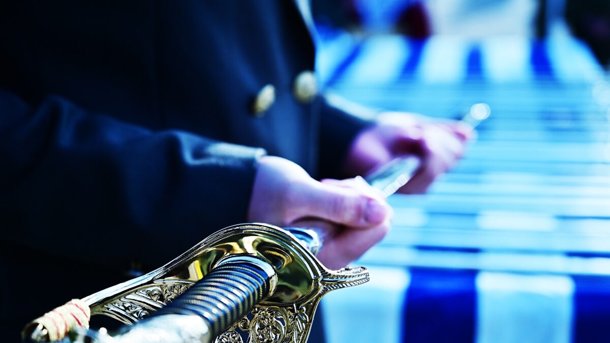 Απονομή ξιφών σε αξιωματικούς του Στρατού Ξηράς