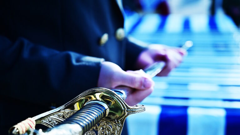 Απονομή ξιφών σε αξιωματικούς του Στρατού Ξηράς