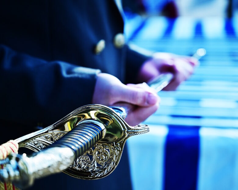 Απονομή ξιφών σε αξιωματικούς του Στρατού Ξηράς