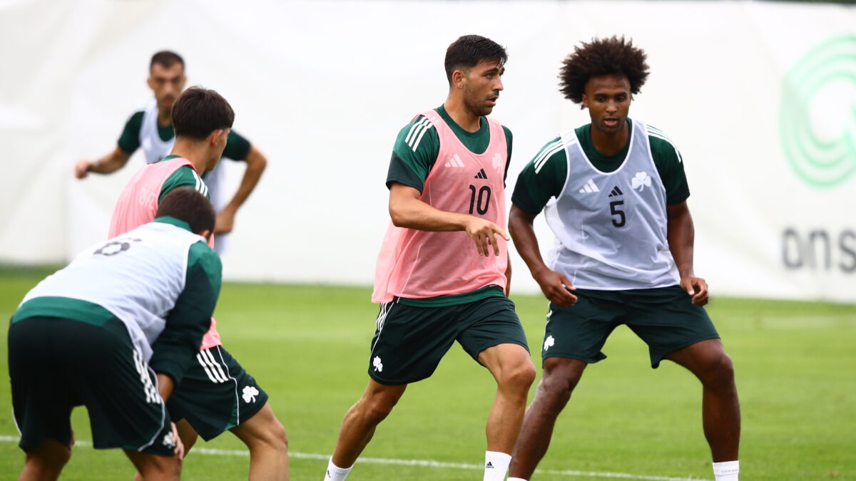 Ο Μπακασέτας με τον Μπράουν στην προπόνηση του Παναθηναϊκού (ΜΑΡΚΟΣ ΧΟΥΖΟΥΡΗΣ