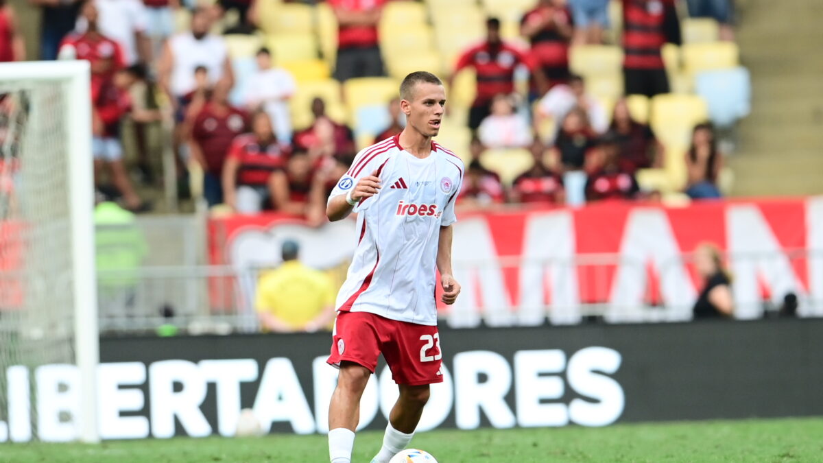 Ο Μπακούλας με τη φανέλα του Ολυμπιακού (ΓΙΩΡΓΟΣ ΜΑΤΘΑΙΟΣ