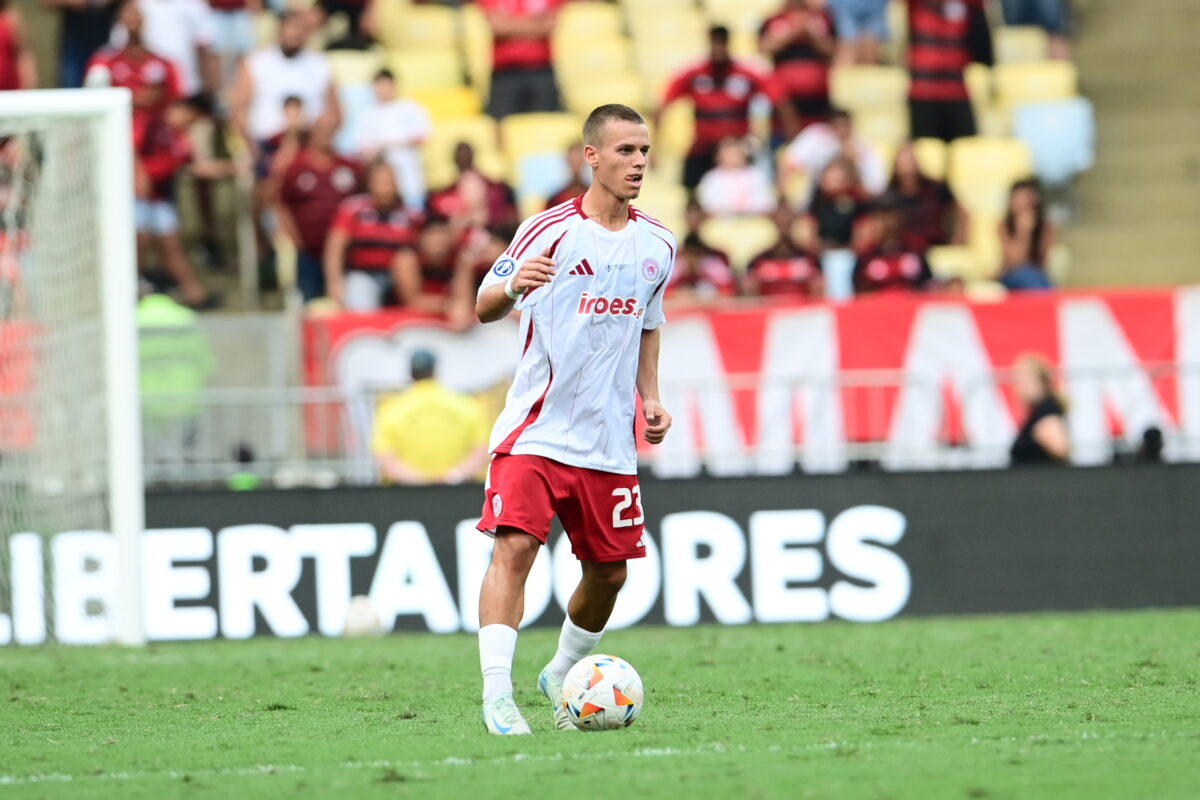 Ο Μπακούλας με τη φανέλα του Ολυμπιακού (ΓΙΩΡΓΟΣ ΜΑΤΘΑΙΟΣ