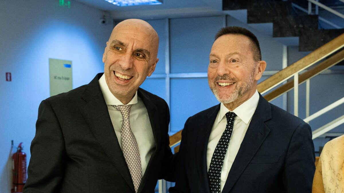 Ο Γιάννης Μπρατάκος με τον Γιάννη Στουρνάρα