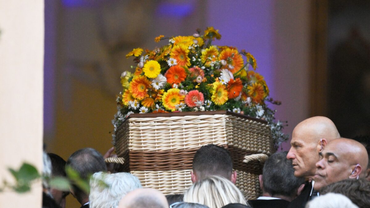 Το ψάθινο φέρετρο της Μπριίτ Μπαρντό