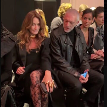 Viral το βλέμμα του Βενσάν Κασέλ στα πόδια της Κάρλα Μπρούνι