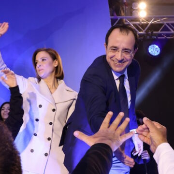 Ο Νίκος Χριστοδουλίδης και η σύζυγός του