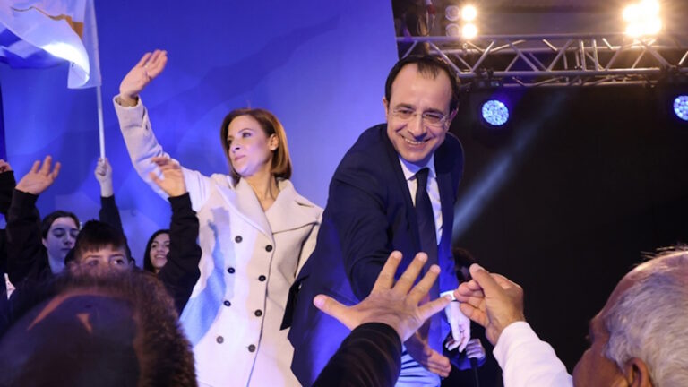 Ο Νίκος Χριστοδουλίδης και η σύζυγός του