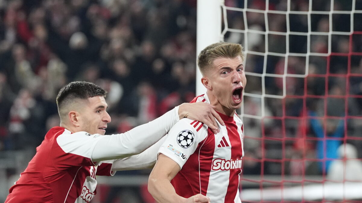 Ο Κοστίνια πανηγυρίζει το γκολ του στο Ολυμπιακός - Μπάγερ Λεβερκούζεν (ΘΕΟΔΩΡΟΣ ΧΡΙΣΤΟΔΟΥΛΑΚΗΣ